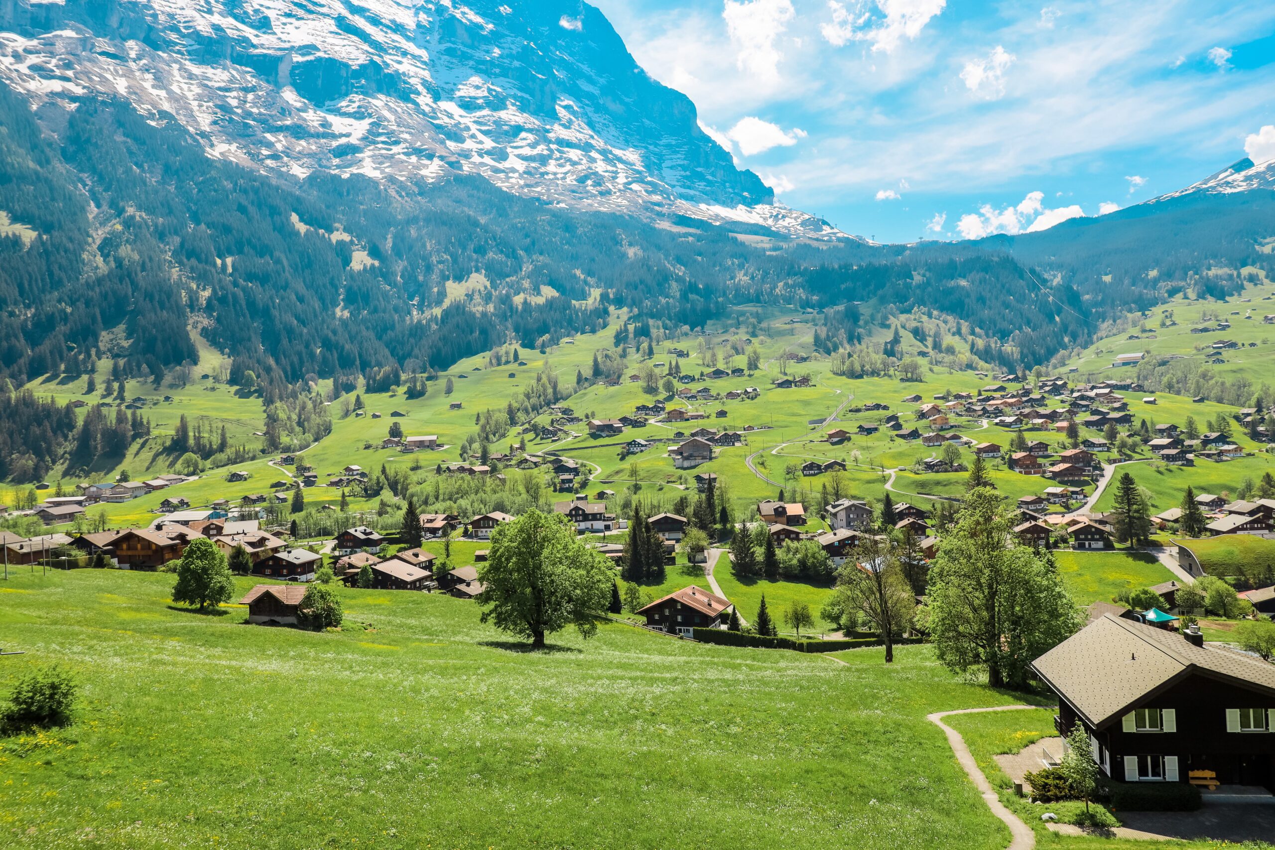 Grindelwald vs Interlaken: Which is better?