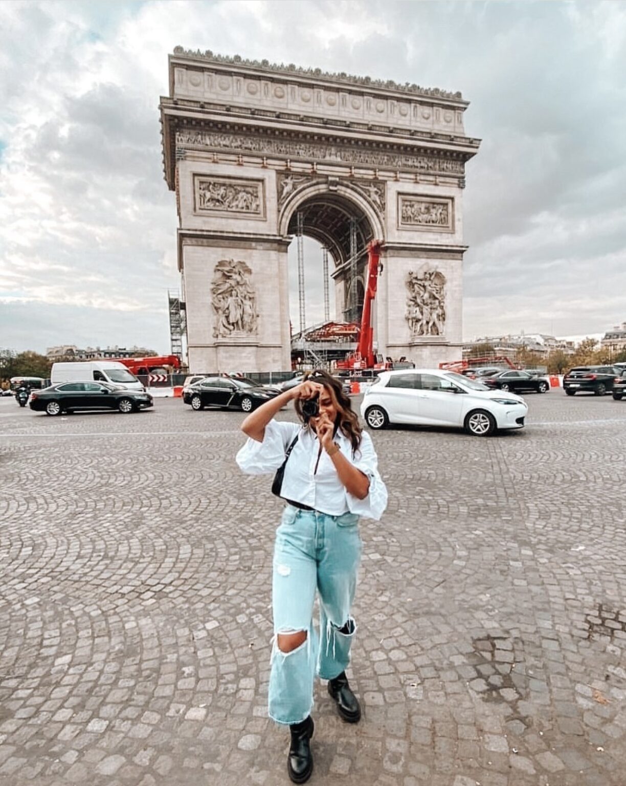 mexican tourist arc de triomphe