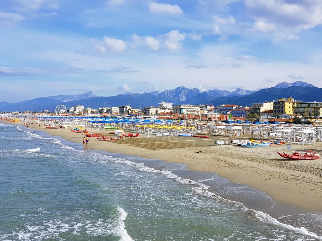 beaches in milan, viareggio