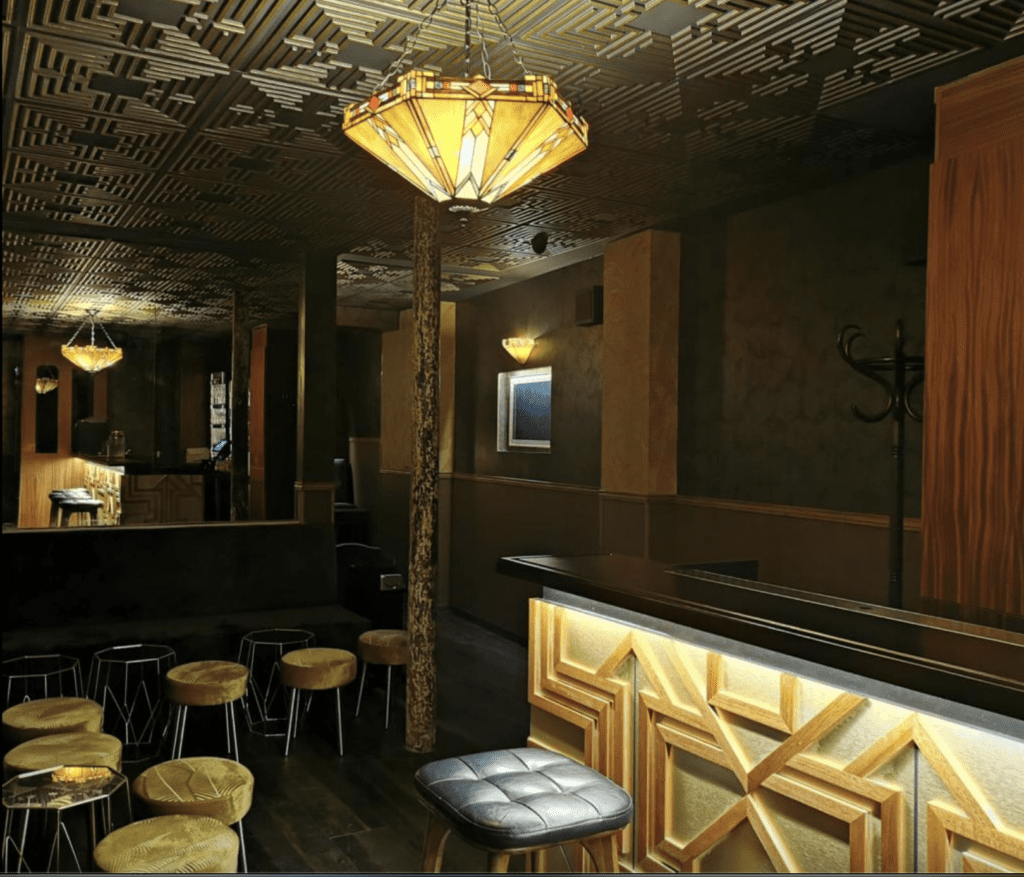 mobster bar speakeasy in paris 