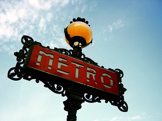 travelling in paris metro